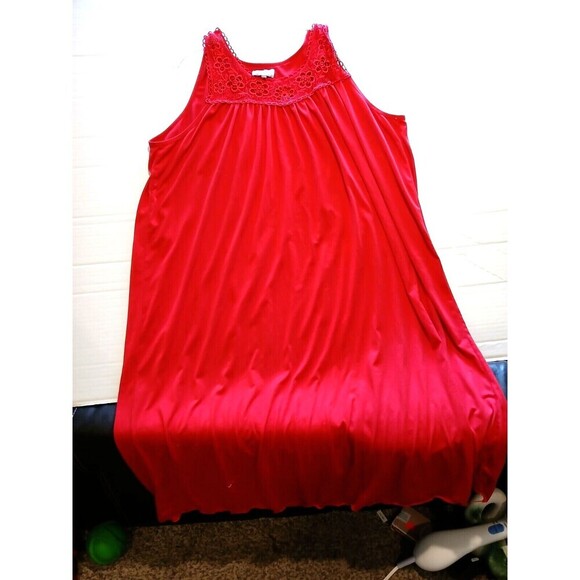 Dreamcrest Sleevesless Bright Red with Lace Seersucker 2X Gown.Silky Soft. - Picture 1 of 7